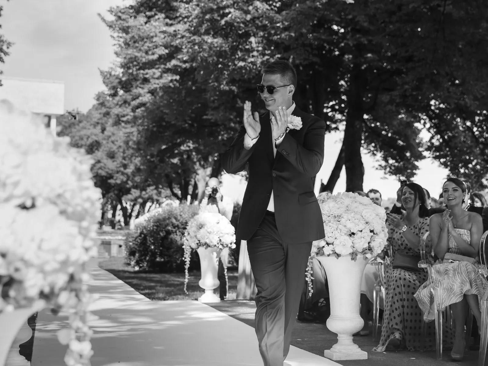 Beautiful ceremony in a park, photo 7