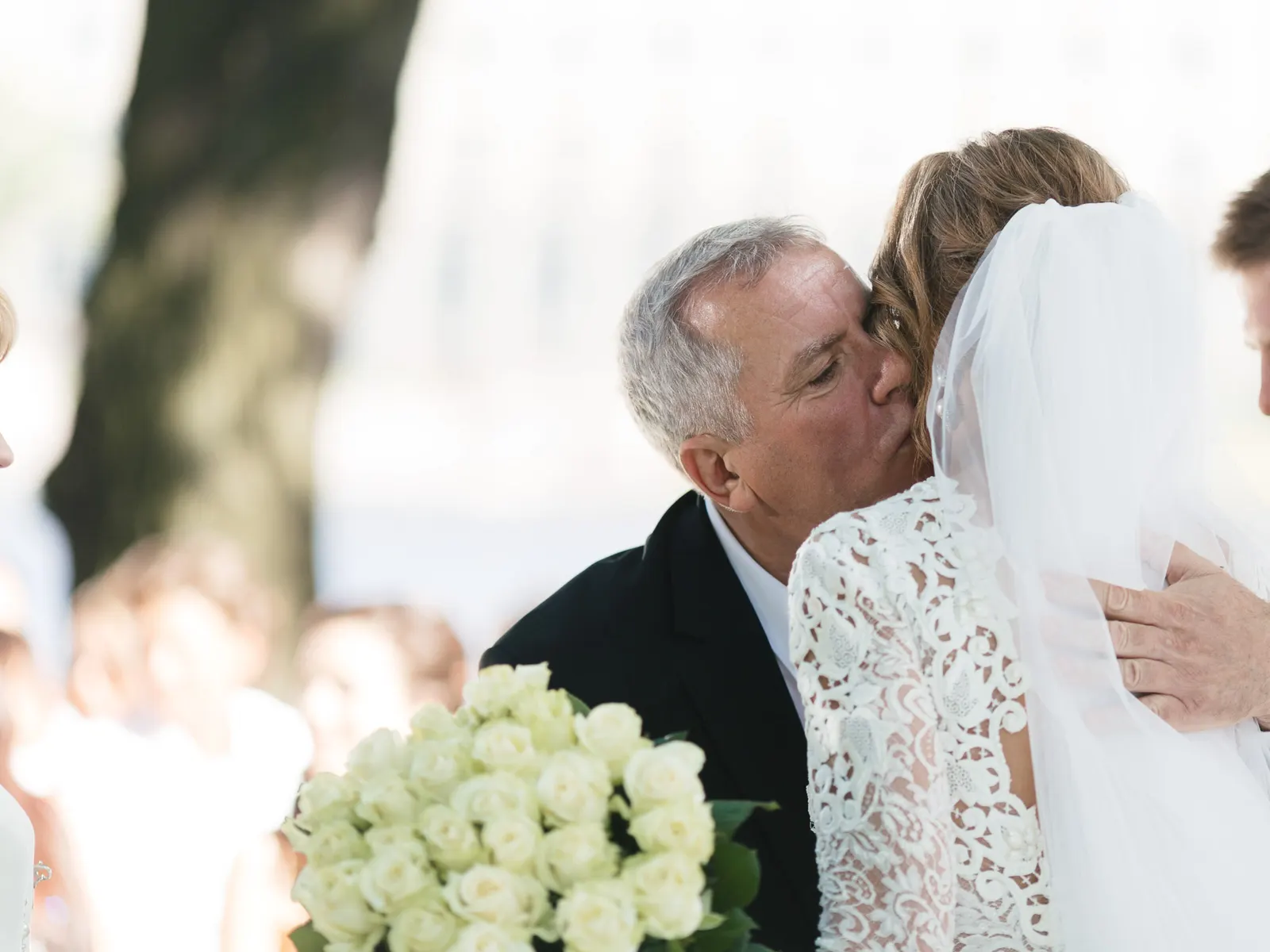 Beautiful ceremony in a park, photo 10