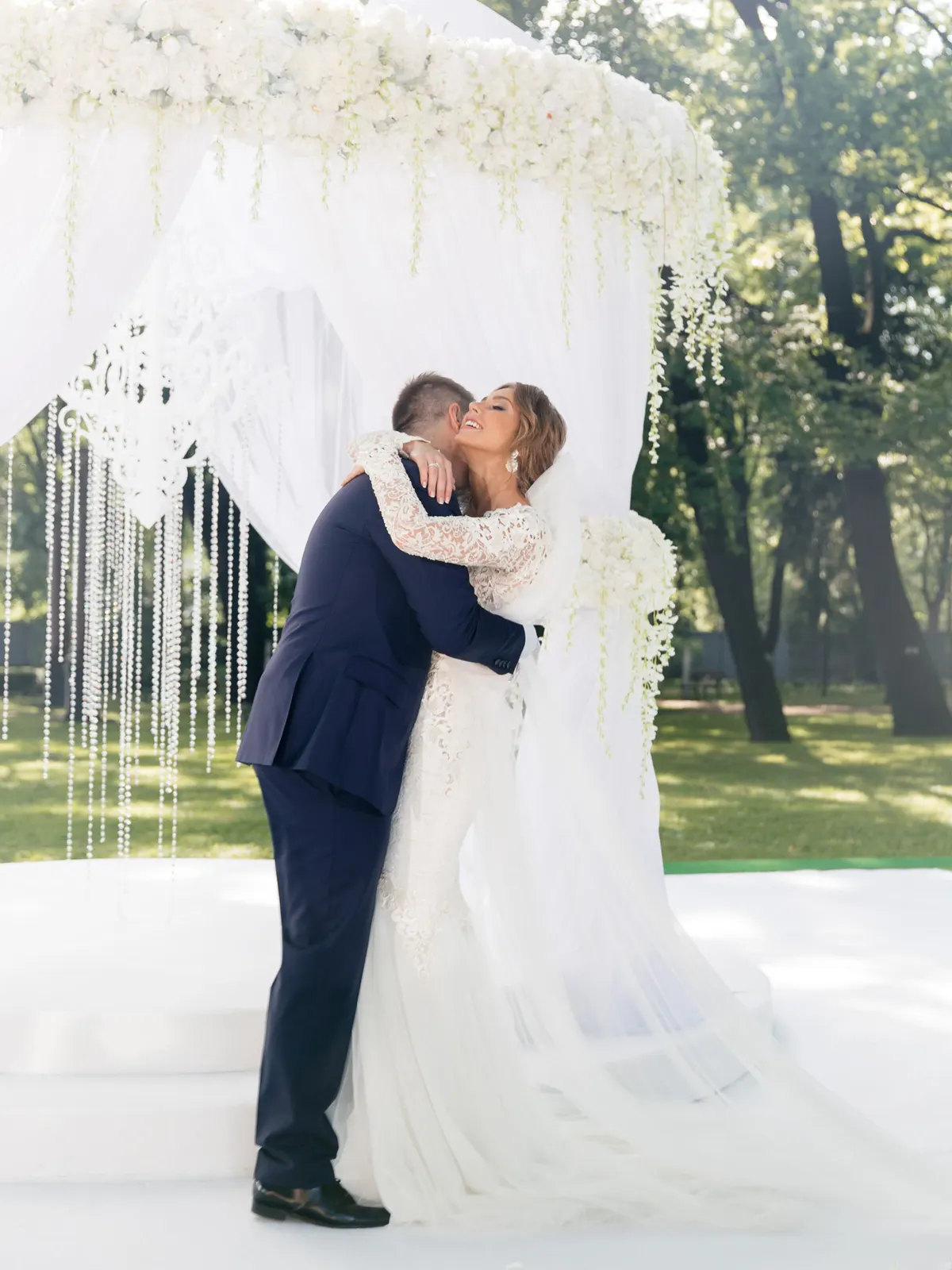Beautiful ceremony in a park, photo 11