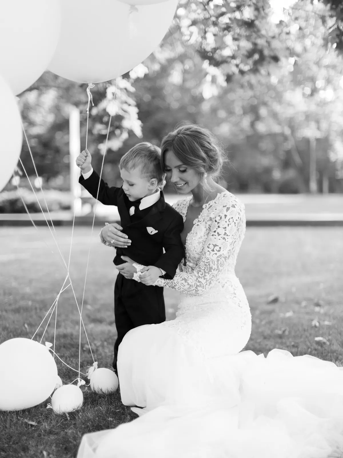 Beautiful ceremony in a park, photo 17