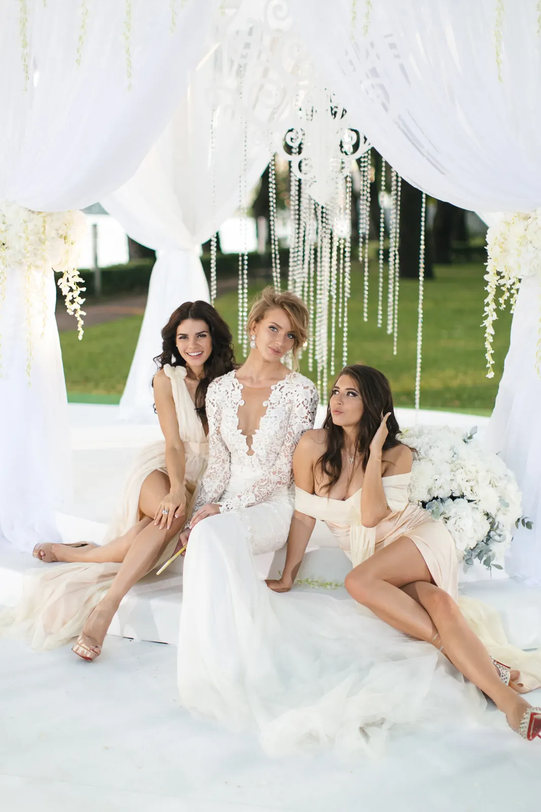 Beautiful ceremony in a park, photo 18