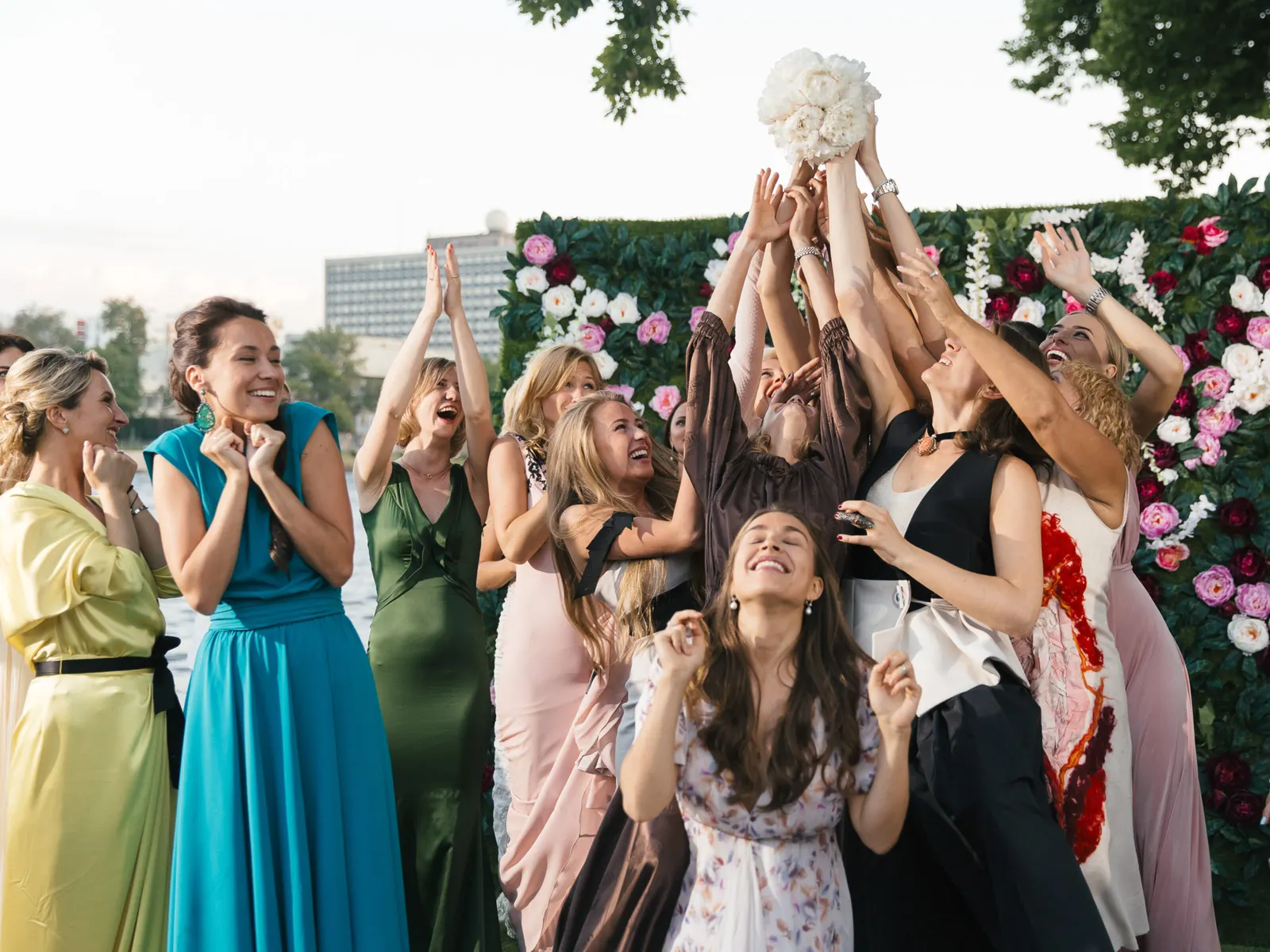 Beautiful ceremony in a park, photo 29
