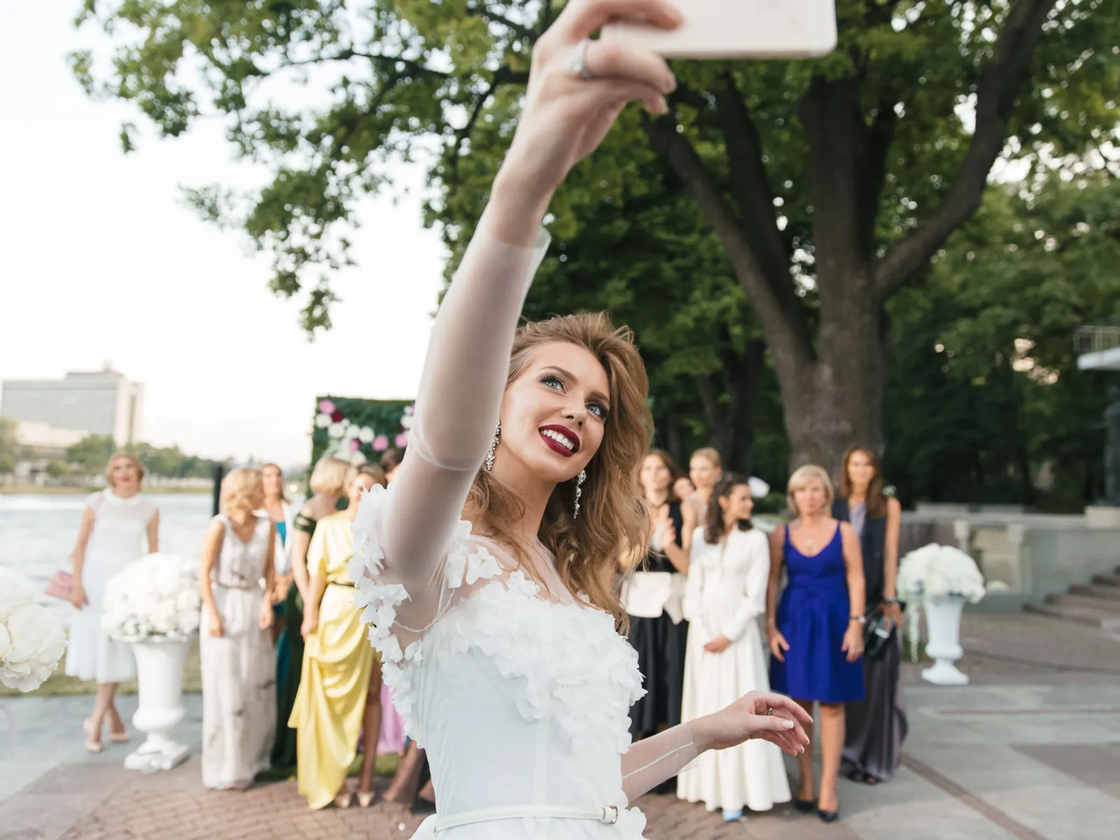 Beautiful ceremony in a park, photo 30