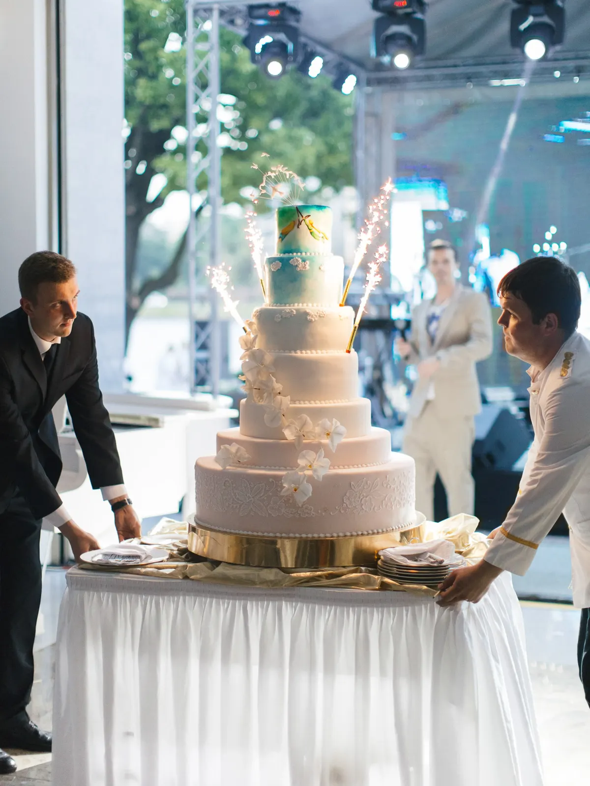 Beautiful ceremony in a park, photo 31